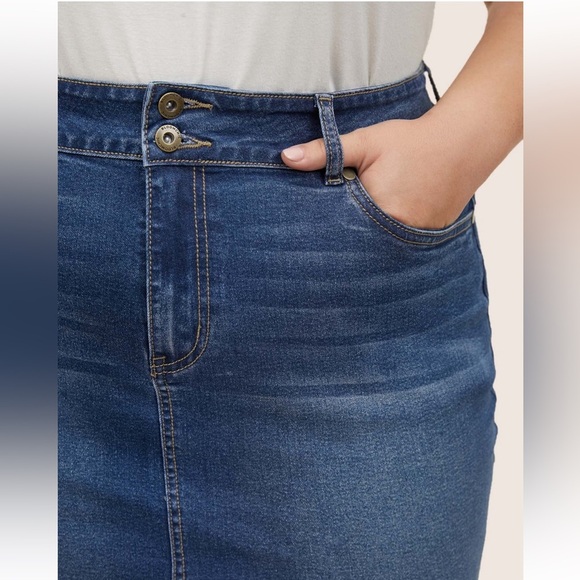 BloomChic Plus Size 2XL Dark Wash Split Back Bodycon Denim Skirt us16 - Picture 3 of 7